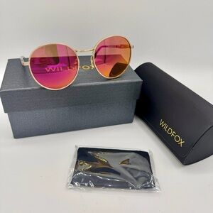 NWT Wildfox Dakota Deluxe Sunglasses Classic Round Gold NEW with case and cloth